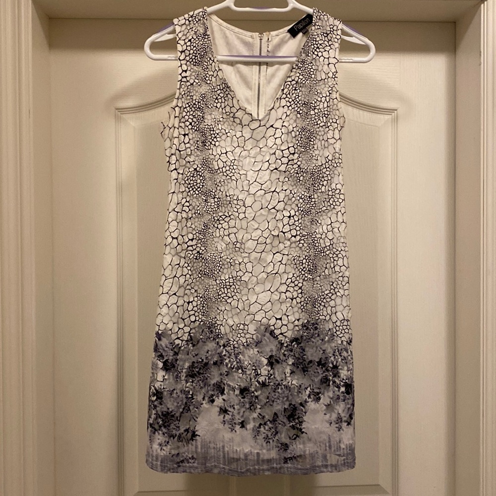 Papillon V-Neck Sleeveless Summer Dress with full lace overlay